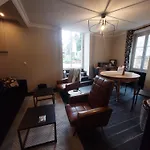 Pres Du Vicomte Apartment