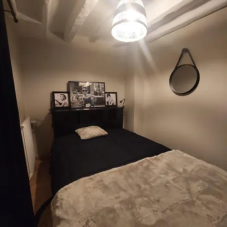 Pres Du Vicomte Apartment *